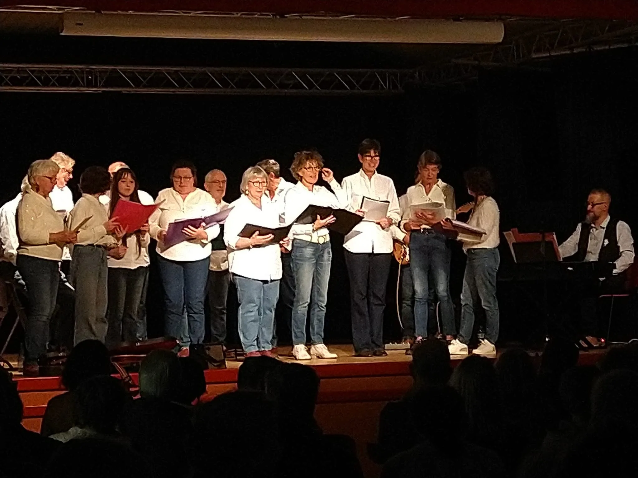 Chorale sur scène pendant un spectacle